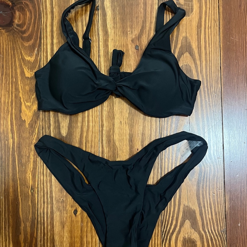 Black Bikini - Picture 2 of 7